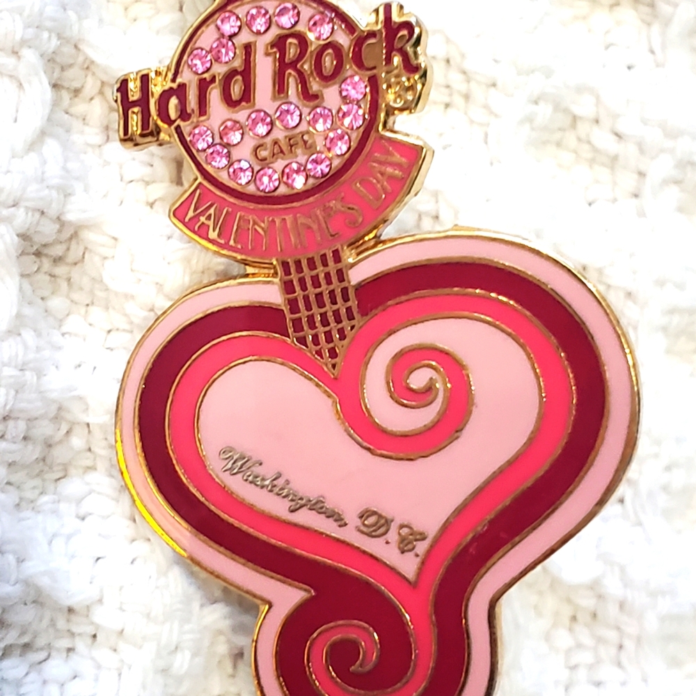 RETIRED HARD ROCK VALENTINE PIN